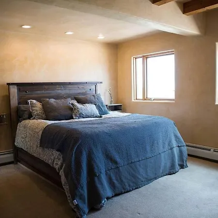 Villa Sun And Ski! Beautiful, Downtown, On 1.5 Acres!