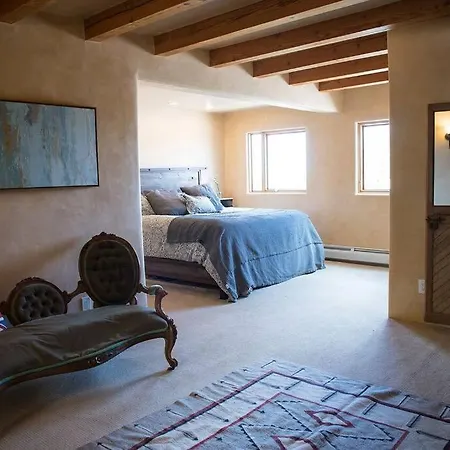 Sun And Ski! Beautiful, Downtown, On 1.5 Acres! Villa *